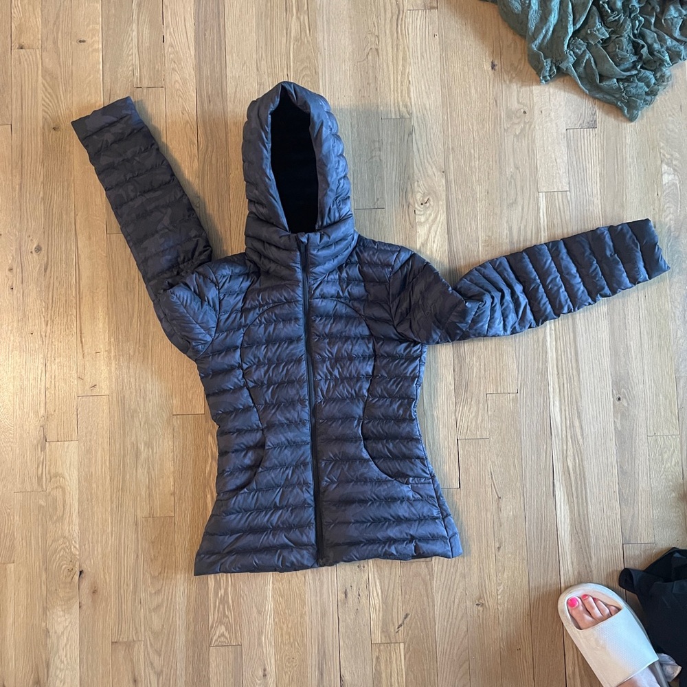 Lululemon lightweight jacket size 4